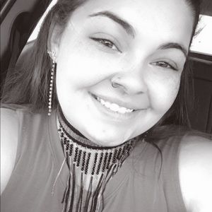 Meet your Posher, Alexis